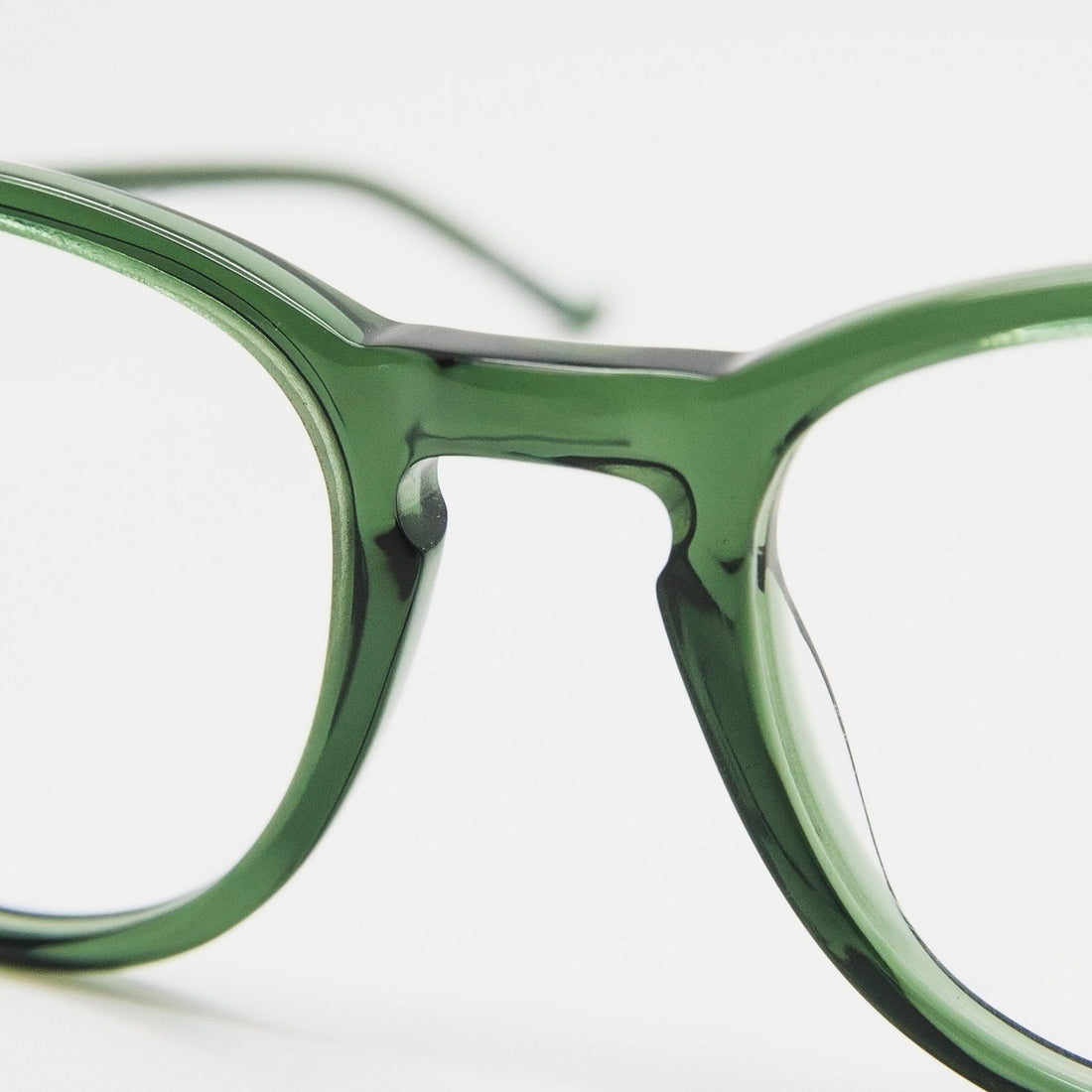 Keyhole glasses, Keyhole bridge glasses